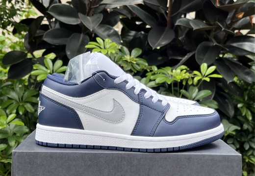 Air Jordan 1 Low Wolf Grey Midnight Navy  553558-141   36-47.5 M54